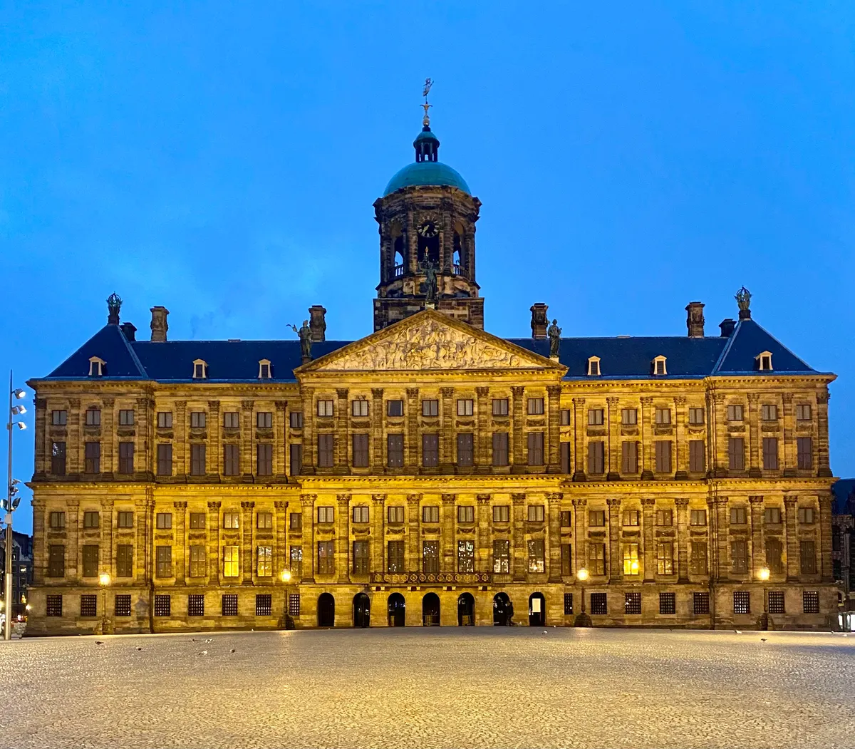 Dam Square — rainy day guide Amsterdam