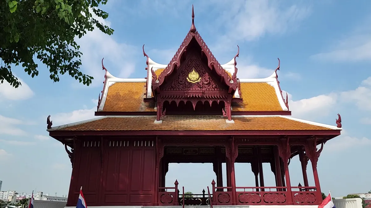 Details at Santi Chai Prakan Park Bangkok — travel photo