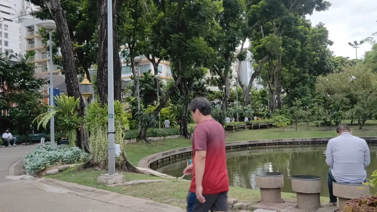 Atmosphere at Santiphap Park Bangkok — travel photo