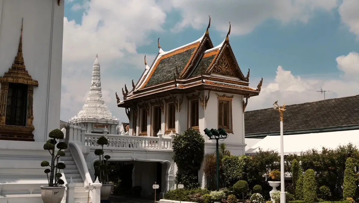 Atmosphere at Dusit Maha Prasat Throne Hall Bangkok — travel photo