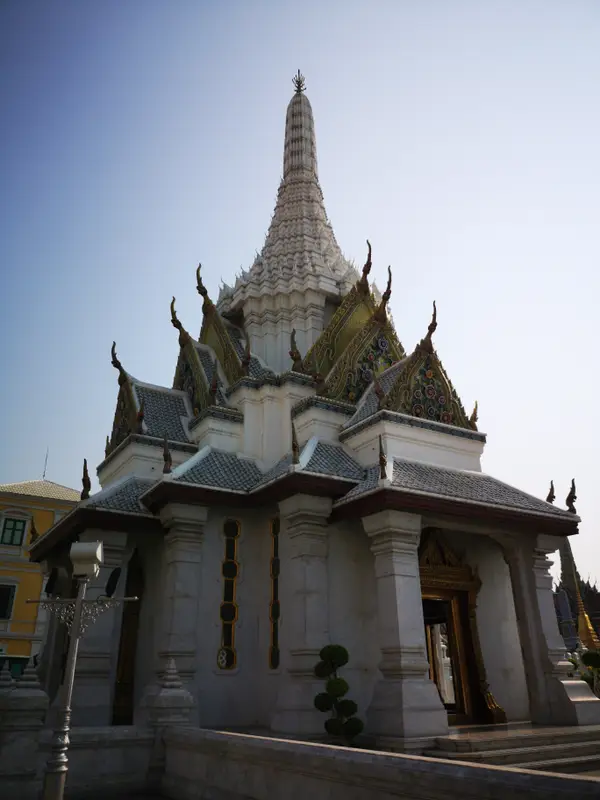 Atmosphere at The Temple of the Emerald Buddha Bangkok — travel photo