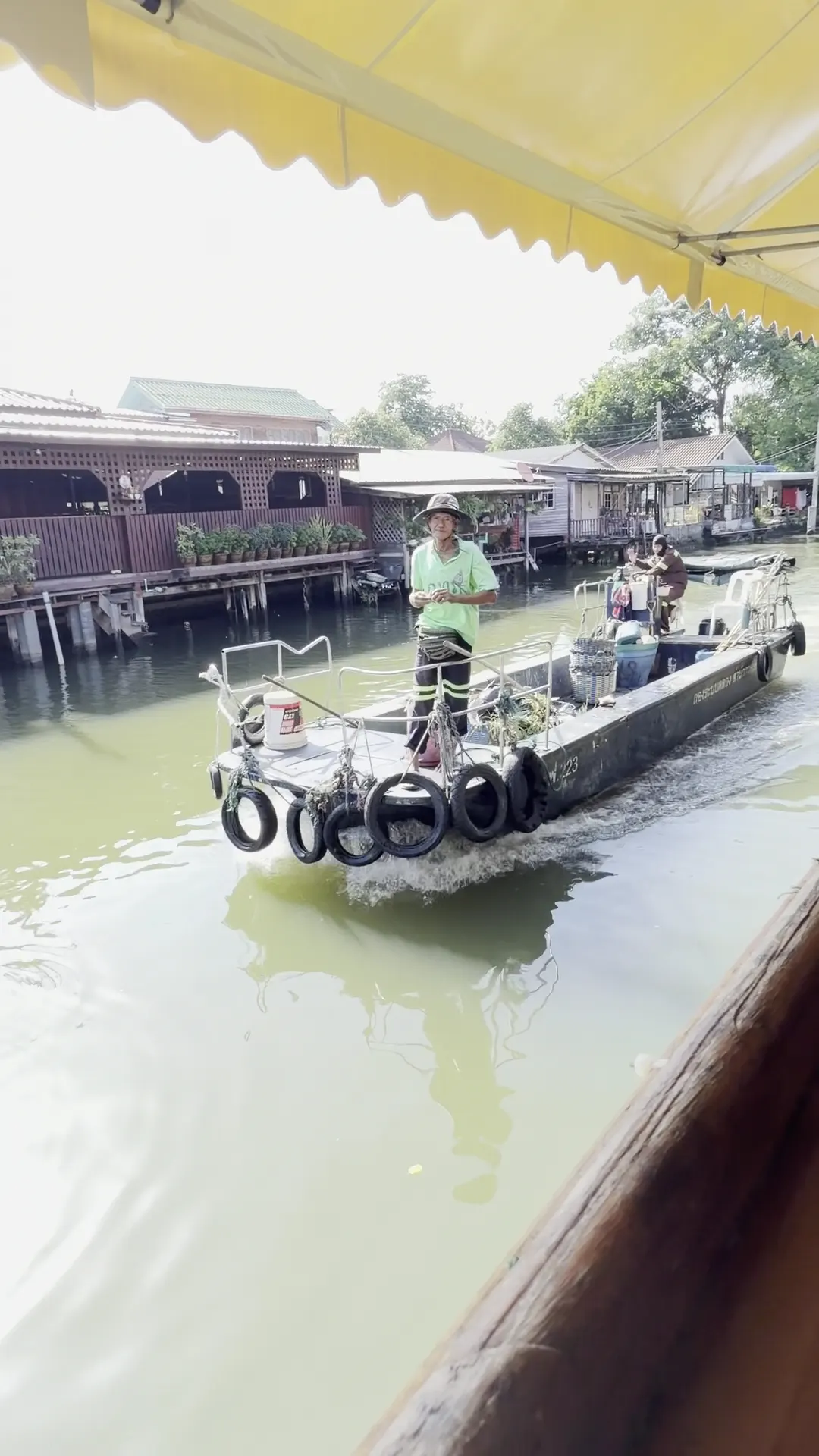 Khlong Bang Luang Floating Market