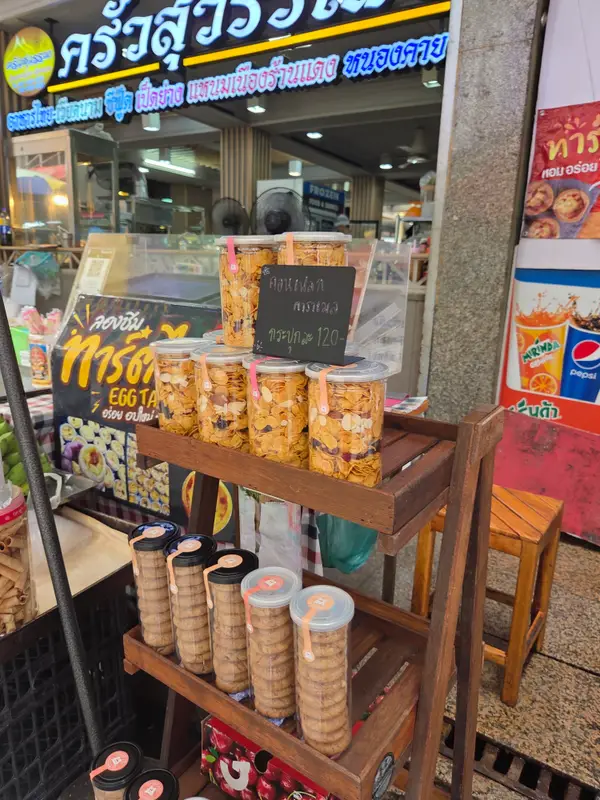 Atmosphere at Wang Lang Market Bangkok — travel photo