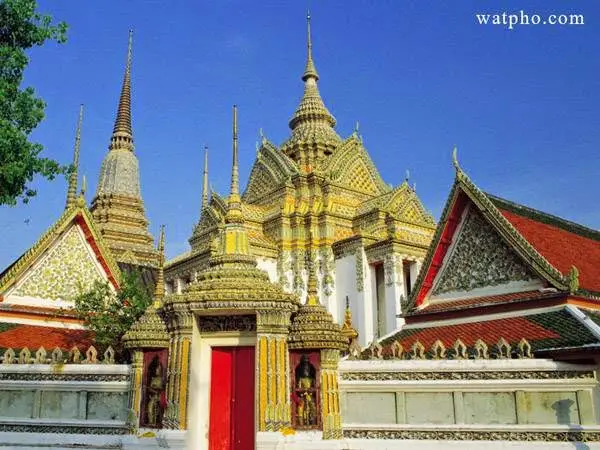 Interior at Wat Phra Chetuphon Wimon Mangkhalaram Rajwaramahawihan Bangkok — travel photo