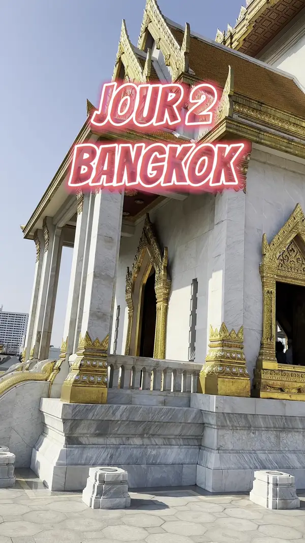 Interior at Wat Arun Ratchawararam Ratchawaramahawihan Bangkok — travel photo