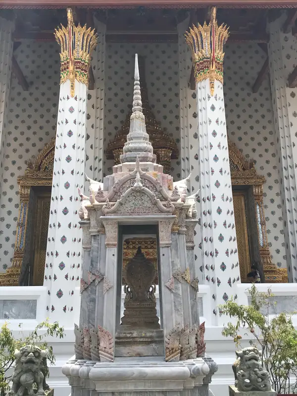 Details at Wat Arun Ratchawararam Ratchawaramahawihan Bangkok — travel photo