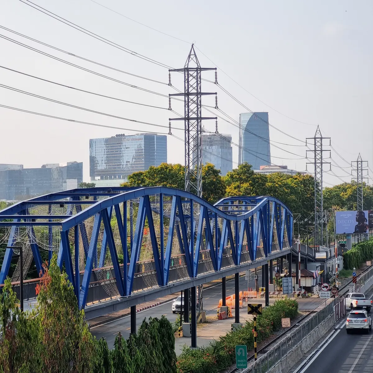 Interior at Benchakitti-Lumpini Park, Treetop Walk Bridge Bangkok — travel photo