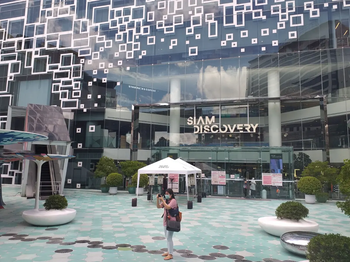 Atmosphere at OneSiam Skywalk Bangkok — travel photo
