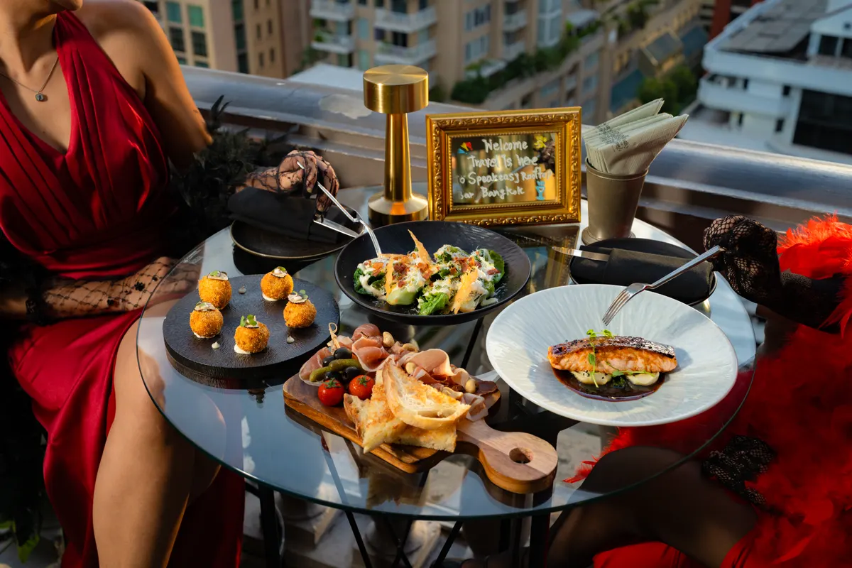 Atmosphere at The Speakeasy Rooftop Bar Bangkok Bangkok — travel photo