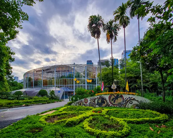 Around the area at Wachirabenchathat Park (State Railway Park) Bangkok — travel photo