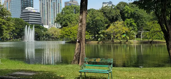 Atmosphere at Lumphini Park Bangkok — travel photo