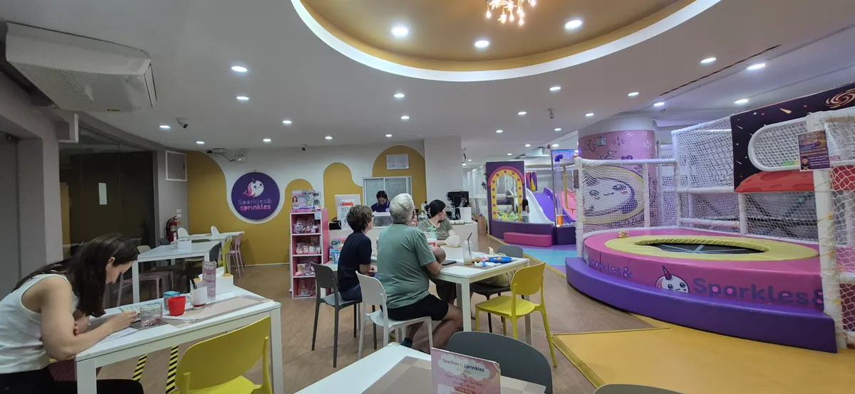 Sparkles & Sprinkles Kids' Cafe คาเฟ่เด็กสปาร์คเคิลส์แอนด์สปรินเคิลส์