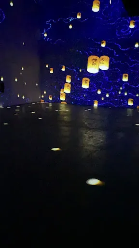 Atmosphere at Infinity des Lumières Dubai — travel photo