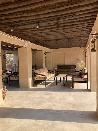 Atmosphere at Majlis Ghorfat Umm-Al Sheif Dubai — travel photo