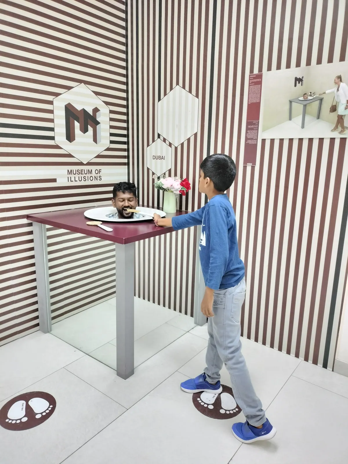 Details at Museum Of Illusions. Dubai — travel photo