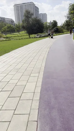 Atmosphere at Dubai Hills Park - Emaar Dubai — travel photo
