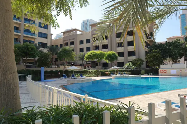 Atmosphere at Greens & The Views Dubai — travel photo
