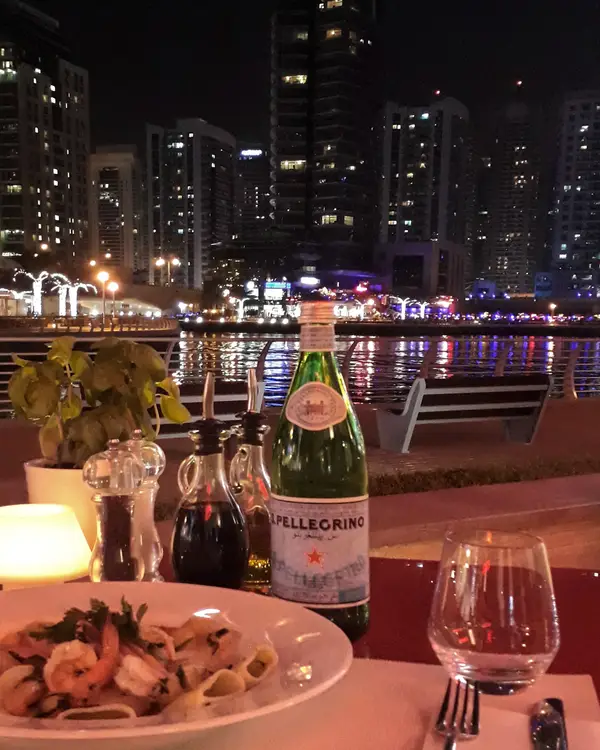 Atmosphere at Park Island Dubai — travel photo