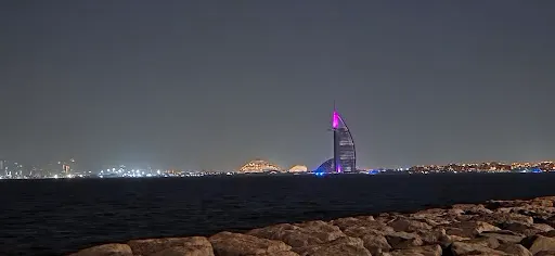 Details at Crescent St. Palm Jumeirah WalkWay Dubai — travel photo