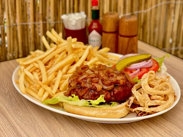 Atmosphere at Hurricane's Grill & Bar The Beach Dubai — travel photo