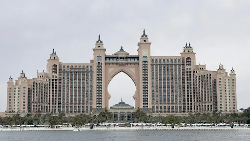 Atmosphere at The Pointe Sign Dubai — travel photo