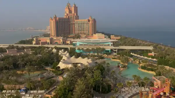 Atmosphere at Aquaventure World Dubai — travel photo