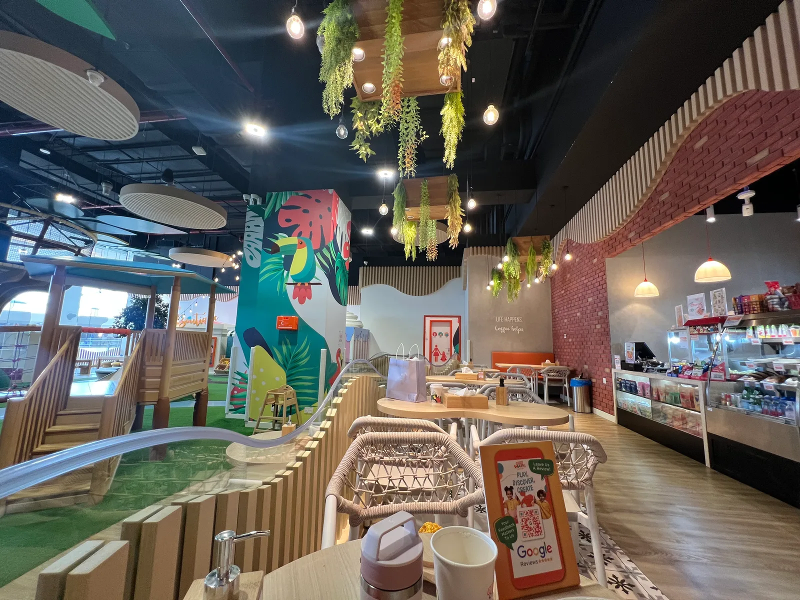 Details at Orange Wheels - Palm Jumeirah Mall Dubai — travel photo