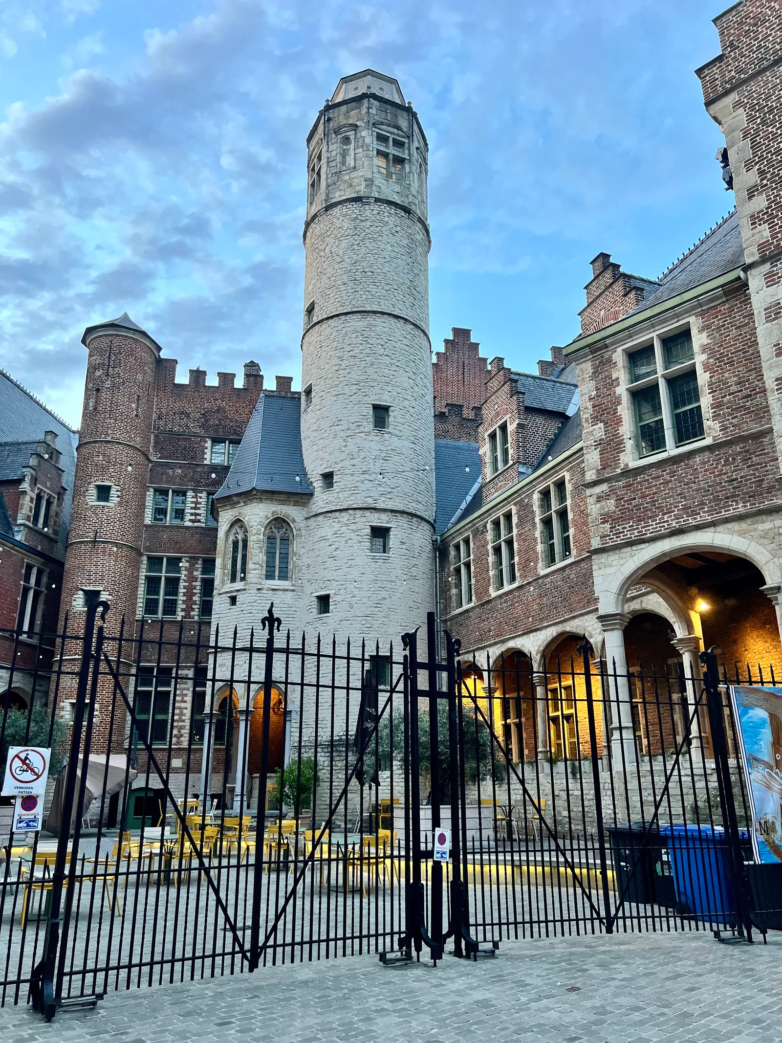 House of the Rear Sickle
