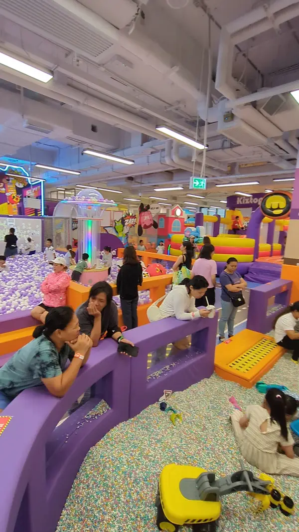 Interior at Kiztopia(hopewell) Hong Kong — travel photo