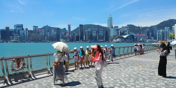 Atmosphere at Tsim Sha Tsui Waterfront Park Hong Kong — travel photo