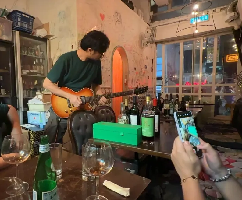 Le Moment — romantic guide Hong Kong