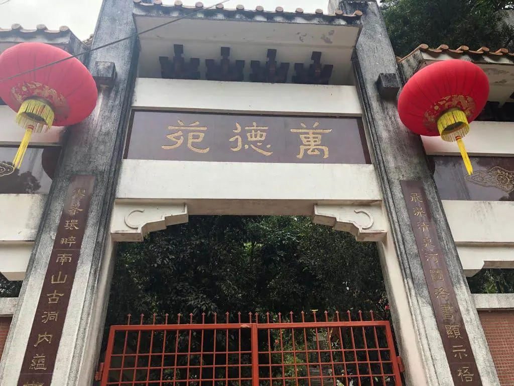 Interior at Ng Tung Chai Waterfall Hong Kong — travel photo