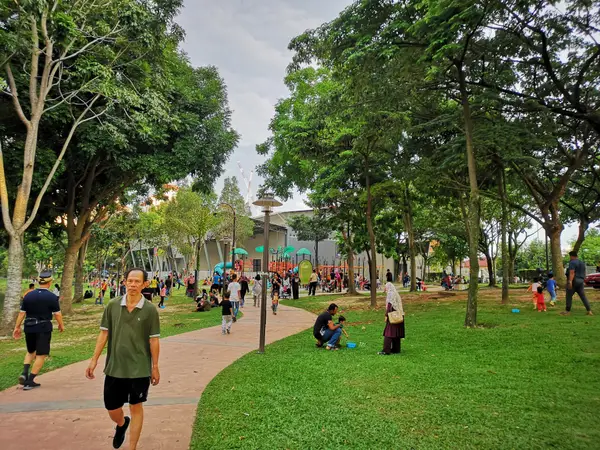 Atmosphere at Taman Tasik Ampang Hilir Kuala Lumpur — travel photo