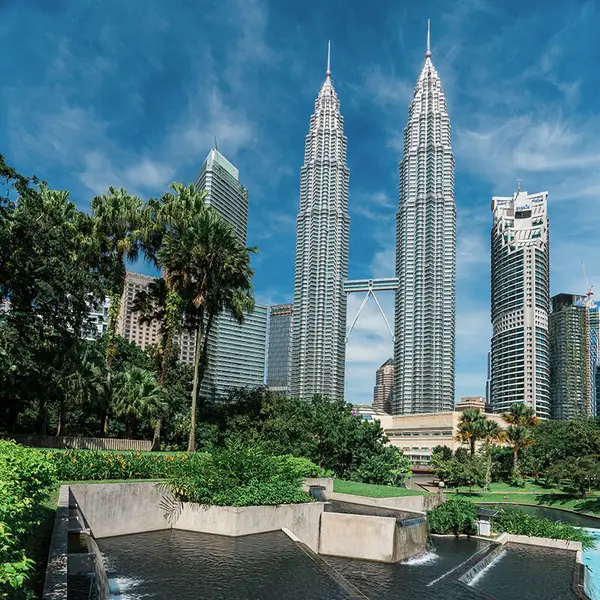 Atmosphere at Petronas Twin Towers Kuala Lumpur — travel photo