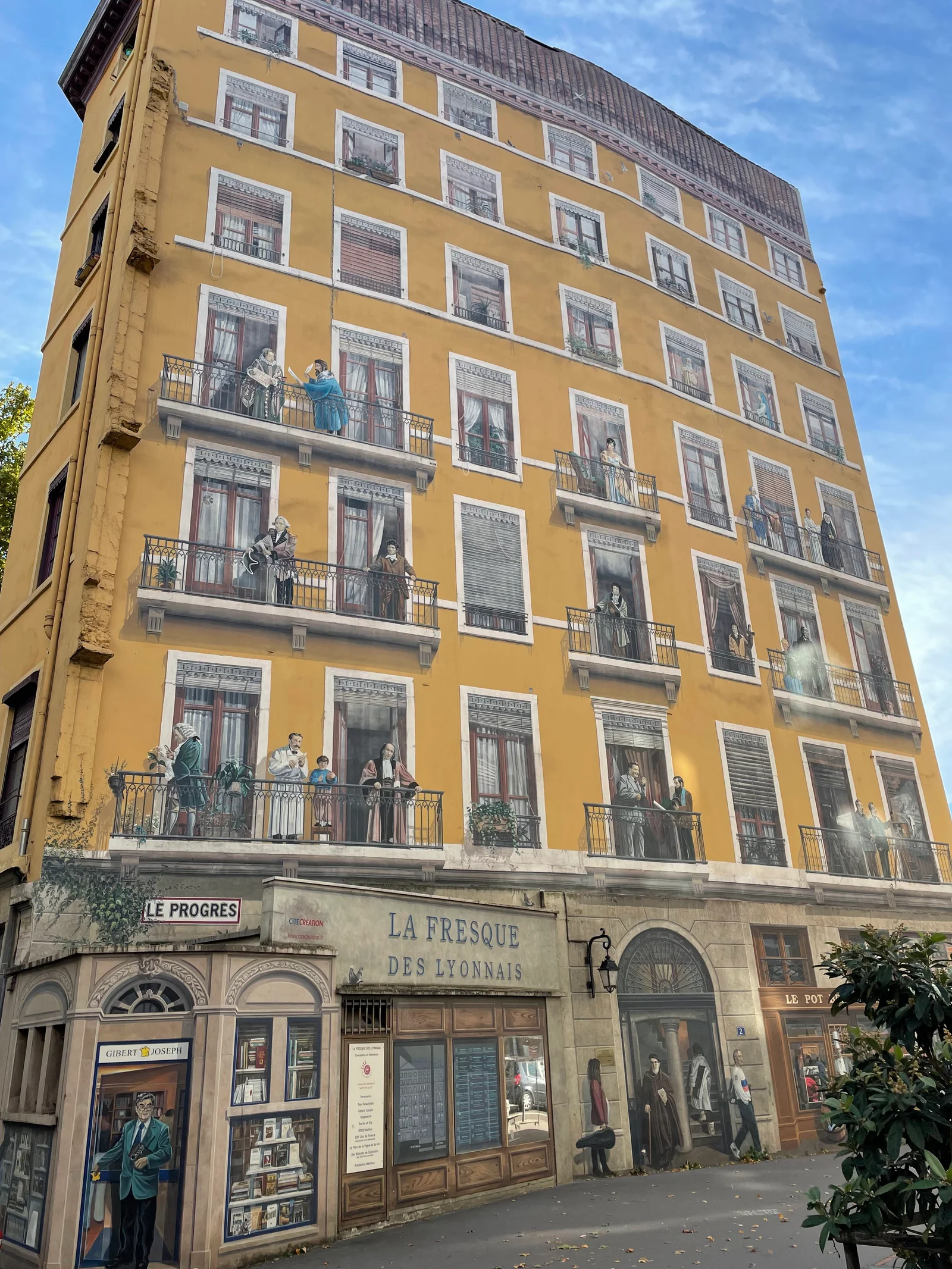 Kids activities at Fresque des Lyonnais Lyon — family travel photo