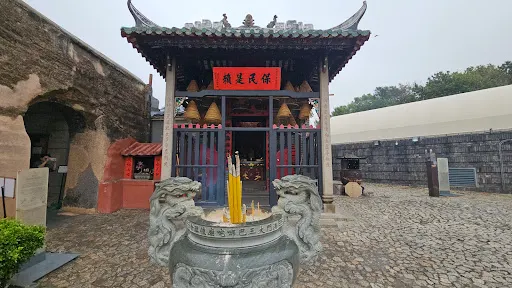 Details at Na Tcha Temple Macau — travel photo