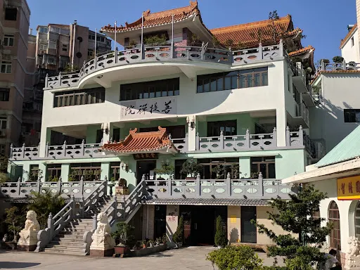 Atmosphere at Pou Tai Un Temple Macau — travel photo