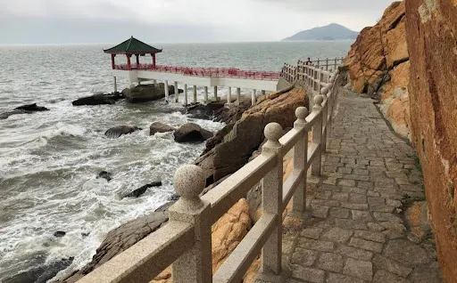 Atmosphere at Hac Sá Long Chao Kok Coastal Trail Macau — travel photo