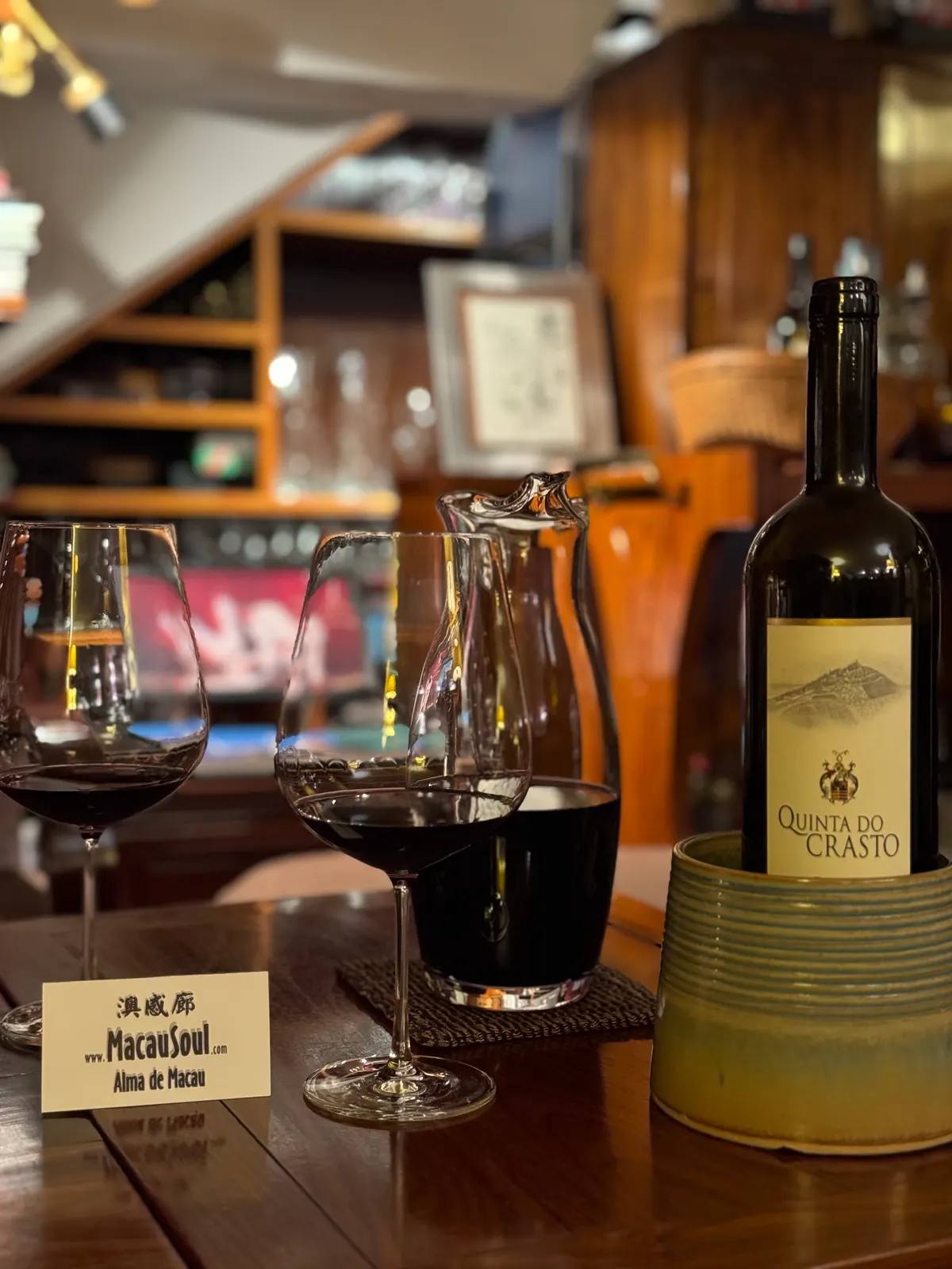 Atmosphere at MacauSoul - wine lounge Macau — travel photo
