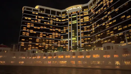Atmosphere at Performance Lake Macau — travel photo