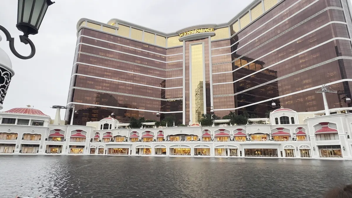 Performance Lake — romantic guide Macau