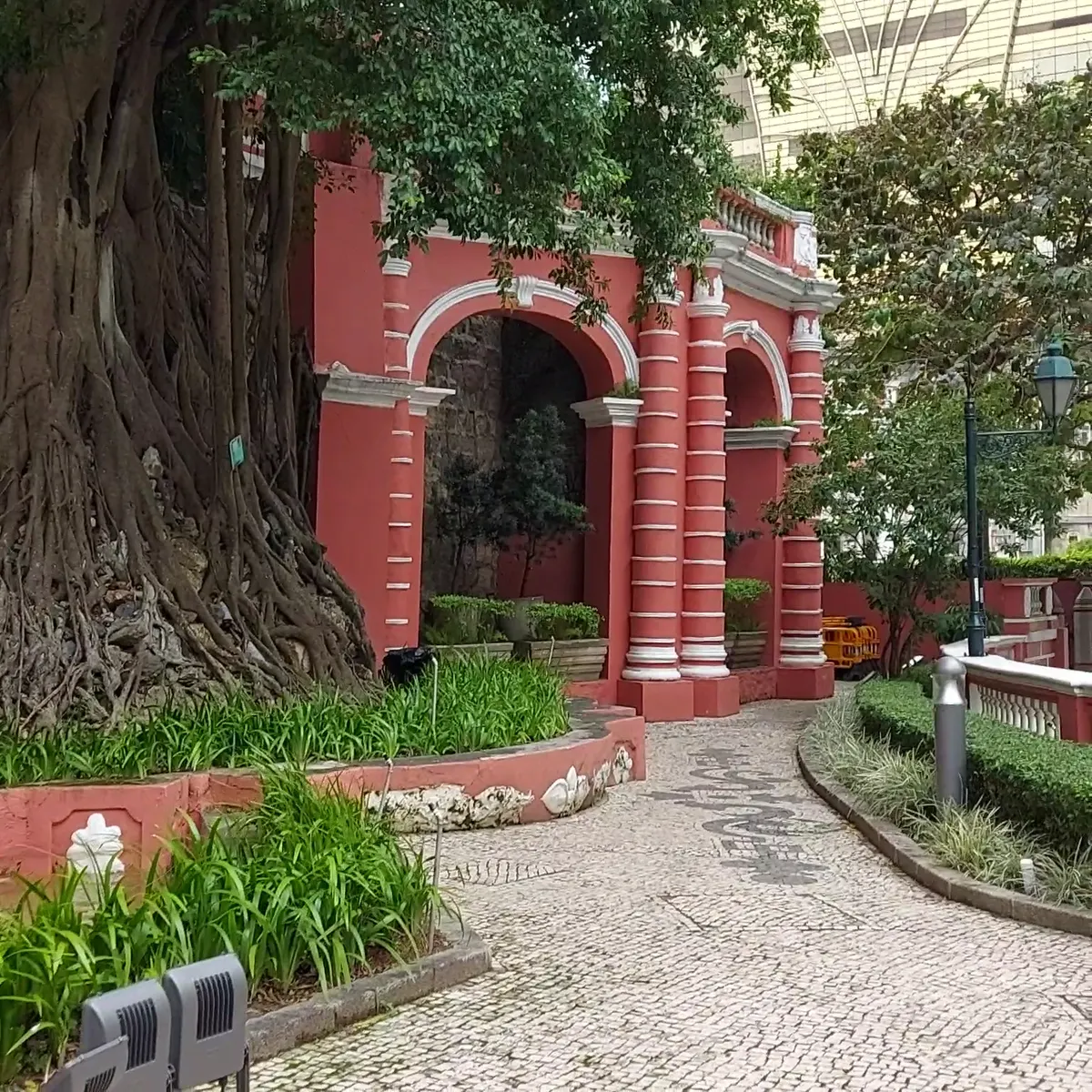 Details at S. Francisco Garden Macau — travel photo