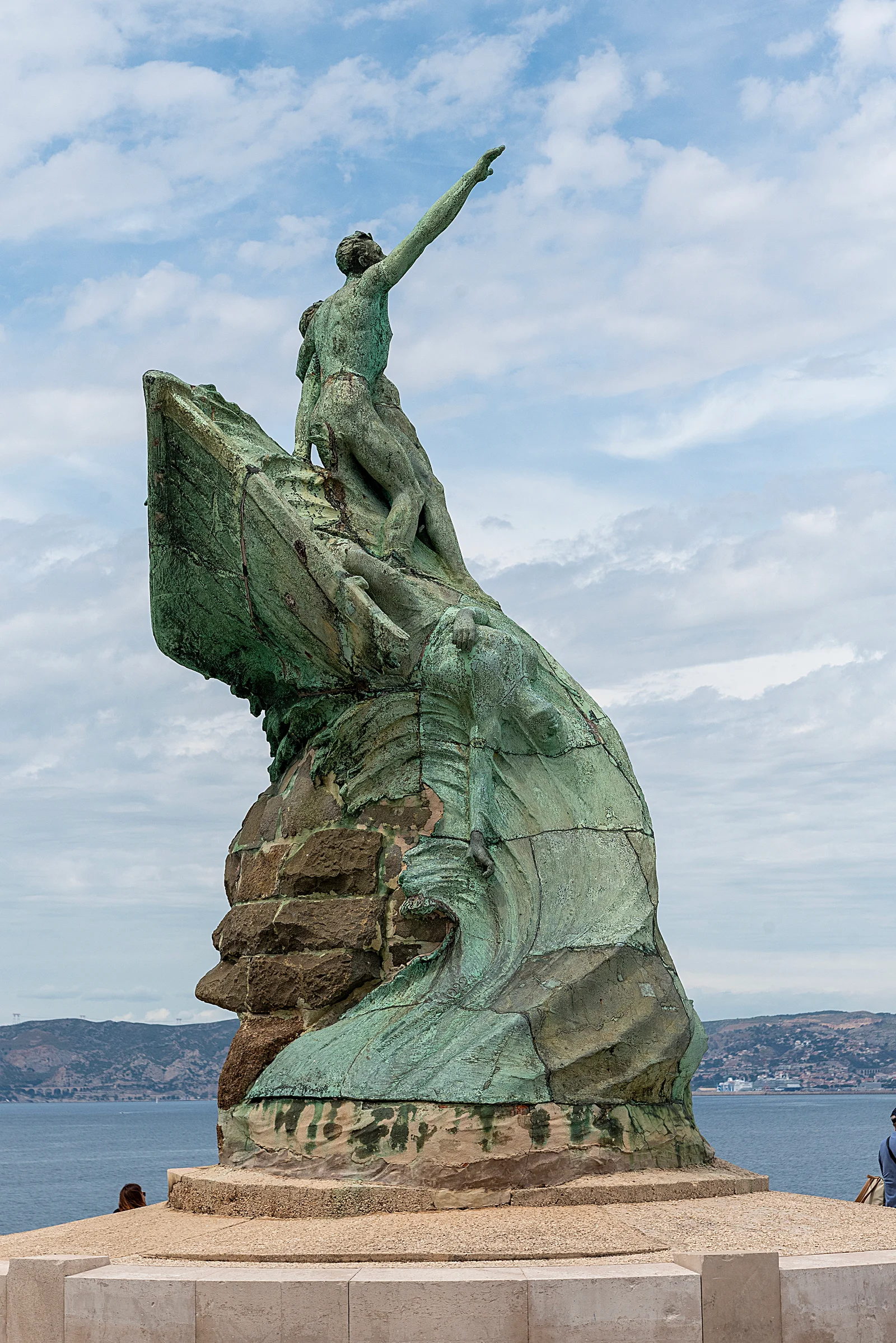Kids activities at Monument aux héros et victimes de la mer Marseille — family travel photo