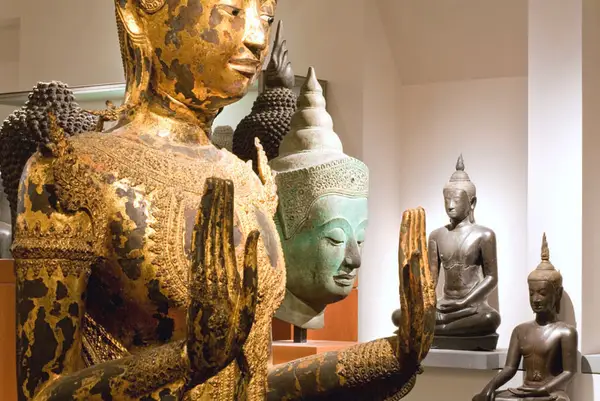 Details at Musée national des arts asiatiques - Guimet Paris — travel photo