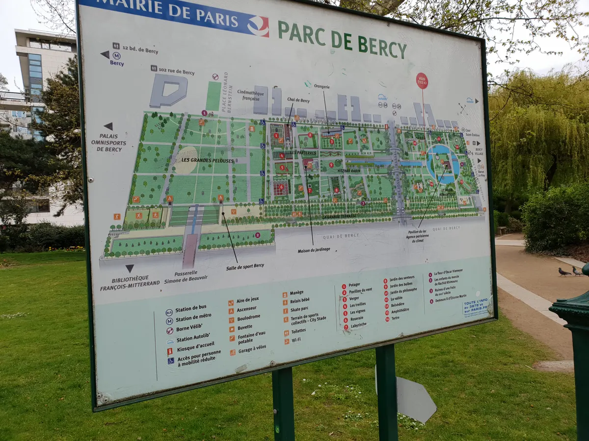 Details at Parc de Bercy Paris — travel photo