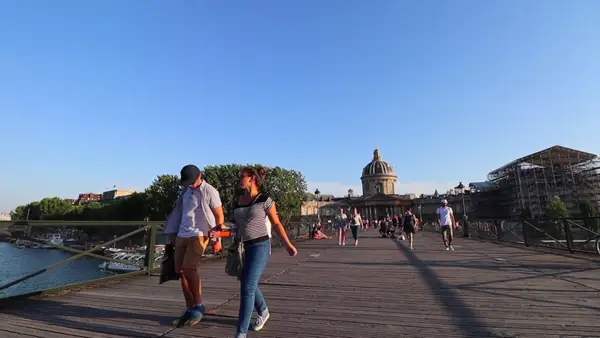 Atmosphere at Pont des Arts Paris — travel photo