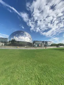 Details at Cité des Sciences et de l'Industrie Paris — travel photo