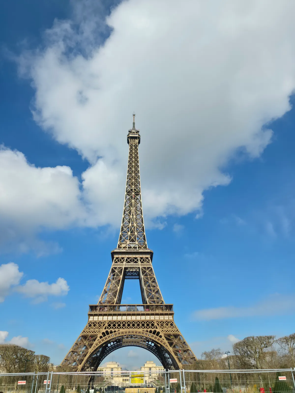 Eiffel Tower — rainy day guide Paris