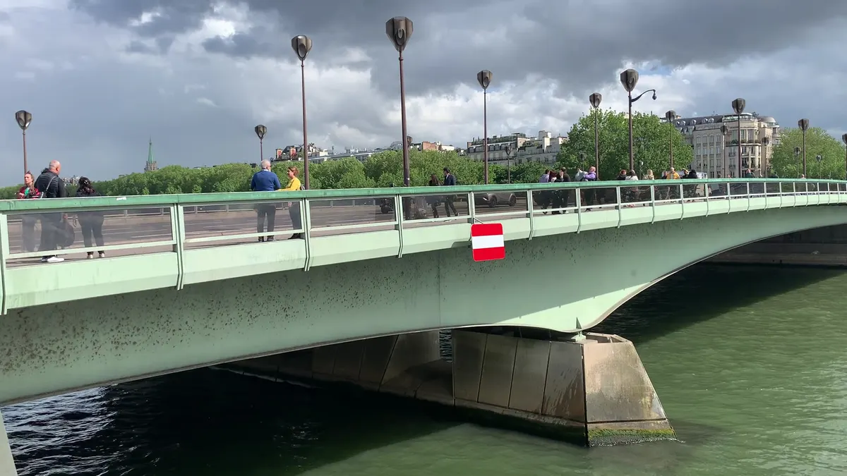 Interior at Alma's bridge - Diana Paris — travel photo
