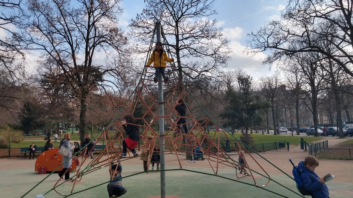 Atmosphere at Jardin du Ranelagh Paris — travel photo
